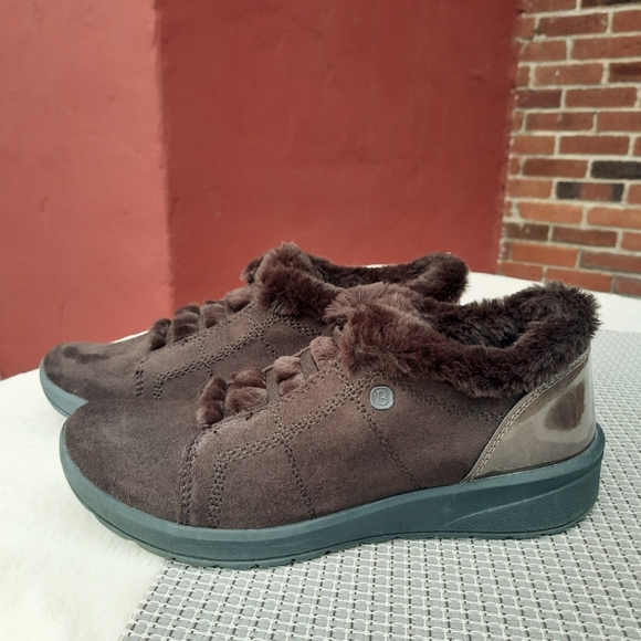 Bzees Golden Comfort Slip On Faux Fur Suedette Cushioned Sneaker Brown 8.5 - Picture 1 of 12